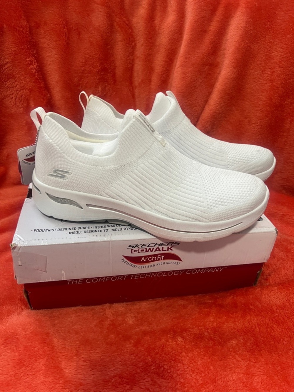 Skechers Women's Slip-On GOwalk Arch Fit Sneakers - White 8.5 - Picture 2 of 7